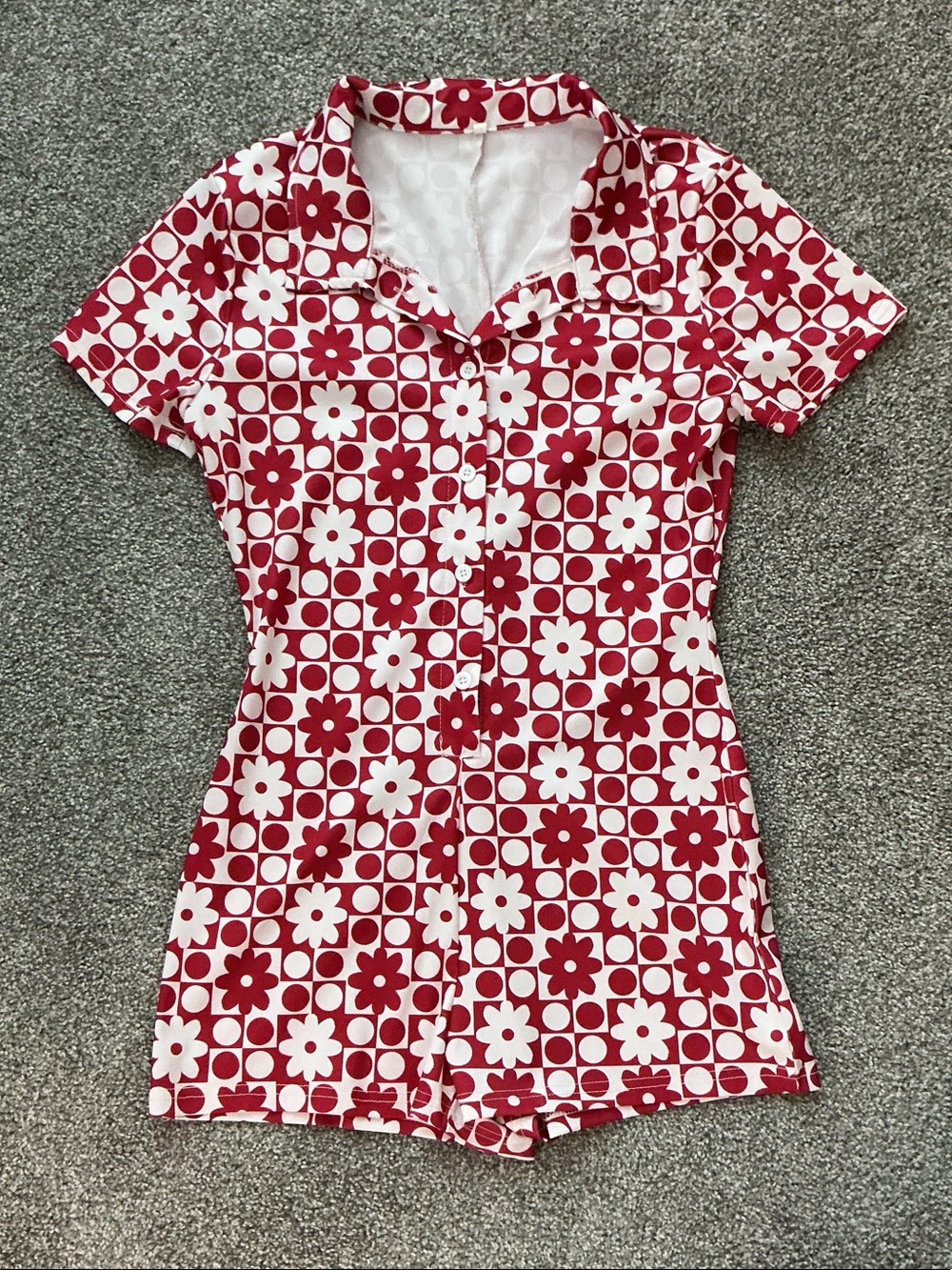 Amazon Red & White Floral Game Day Button-Down Short Sleeve Top